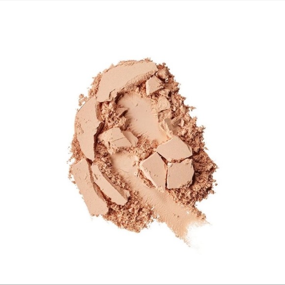 MAC Light Plus Pro Longwear Powder - Picture 6 of 8